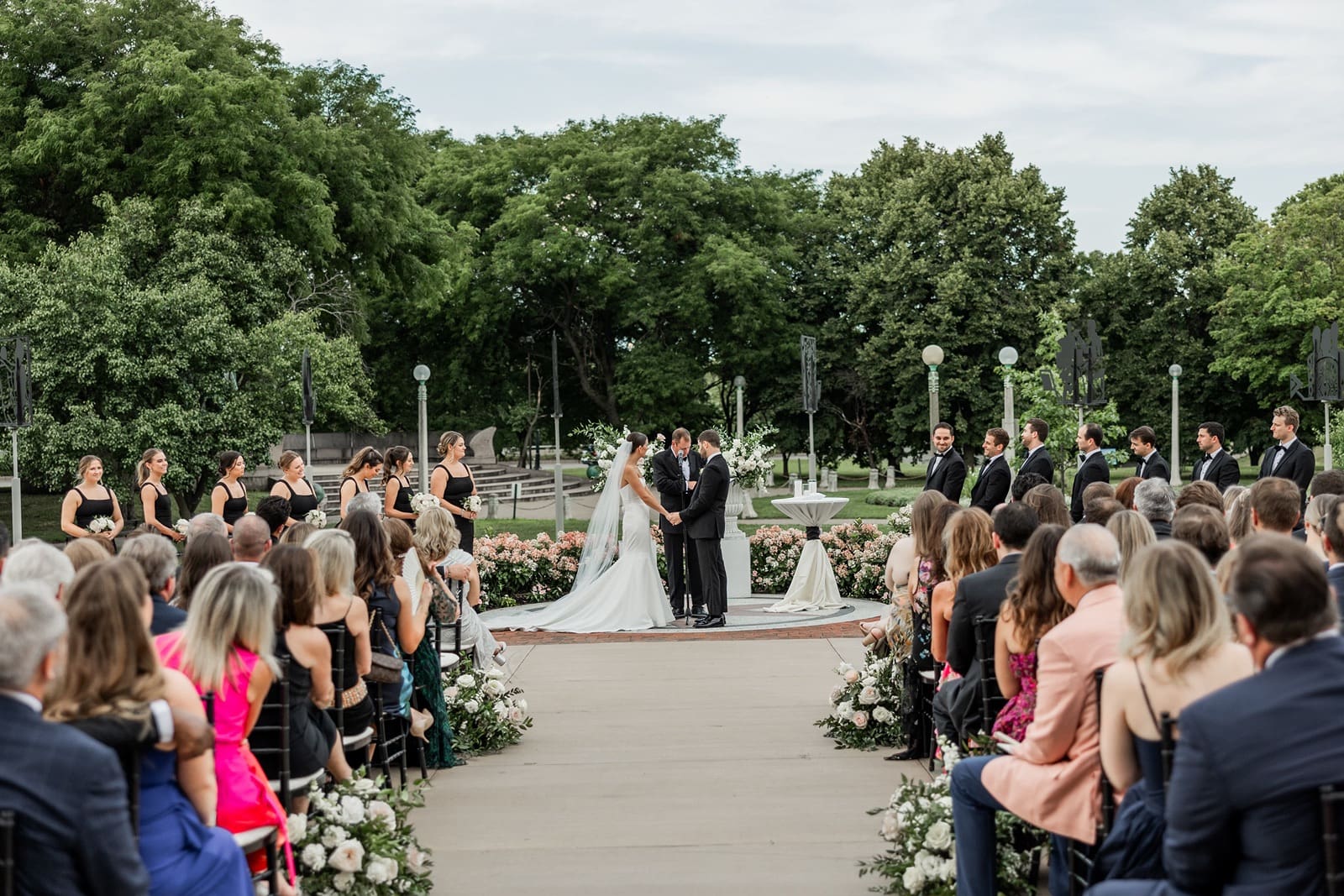 Bride and groom say their vows at the Chicago History Museum wedding